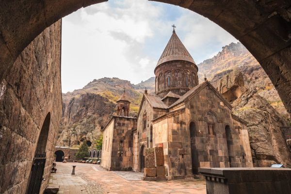 Екскурзия в АРМЕНИЯ - история, кухня и култура - със самолет, на български език!