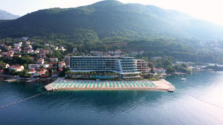 CARINE HOTEL KUMBOR